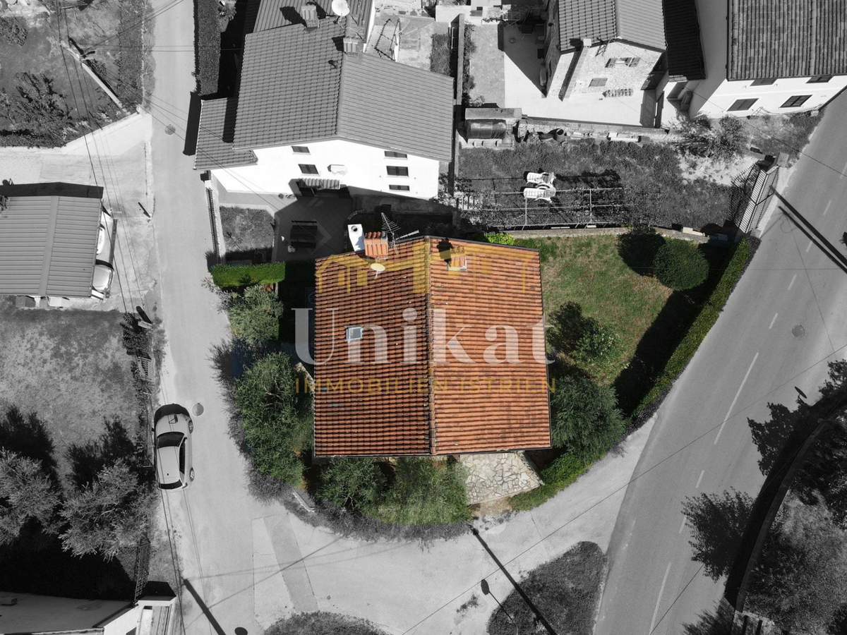 Casa indipendente con appartamento, cantina e garage con vista mare, Buje